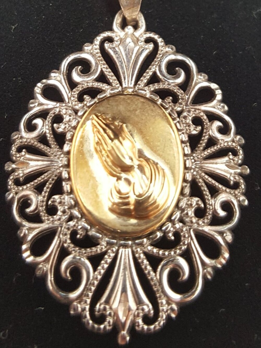 10K Praying Hands Pendant with Serenity Prayer Inscription
